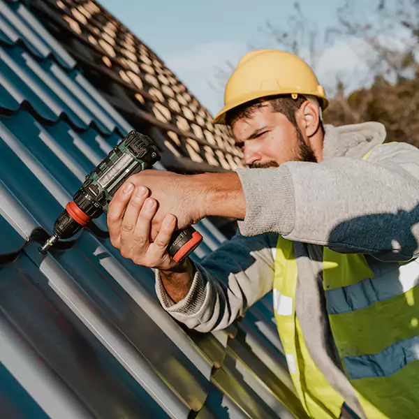 Why Columbus Homeowners Choose Columbus Roofing Pro for Steel Roof Repair Service?